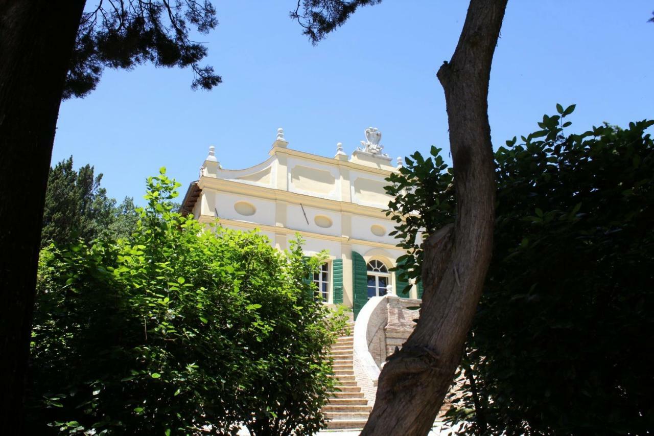 Villa Rinalducci Фано Екстериор снимка